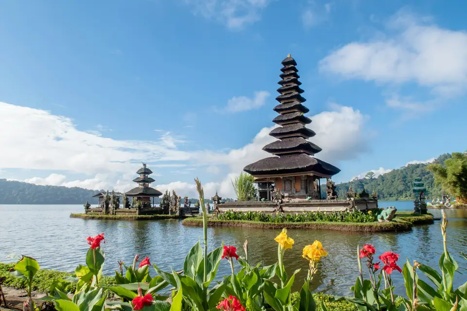 Pura Ulun Danu Bratan on the lake