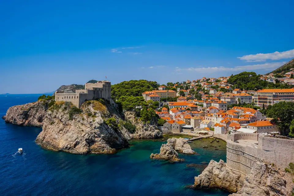 Fort Lovrijenac and the Old Town on the cliffs above the sea