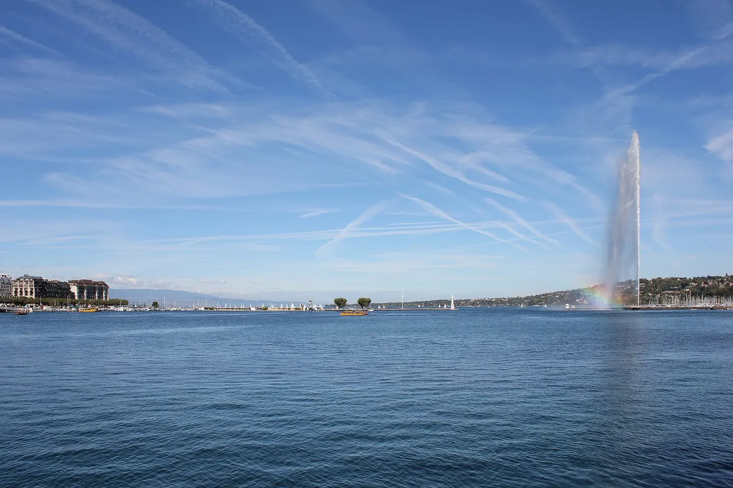 Geneva Travel Guide: Lake Geneva, Old Town & Practical Tips | JourneyCities