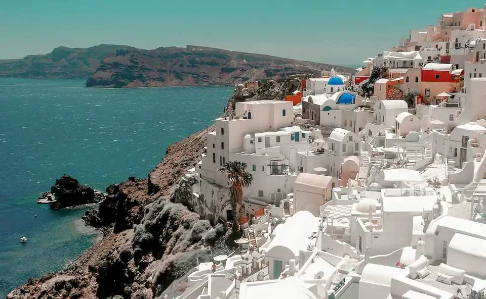 Cliffside hotels in Fira