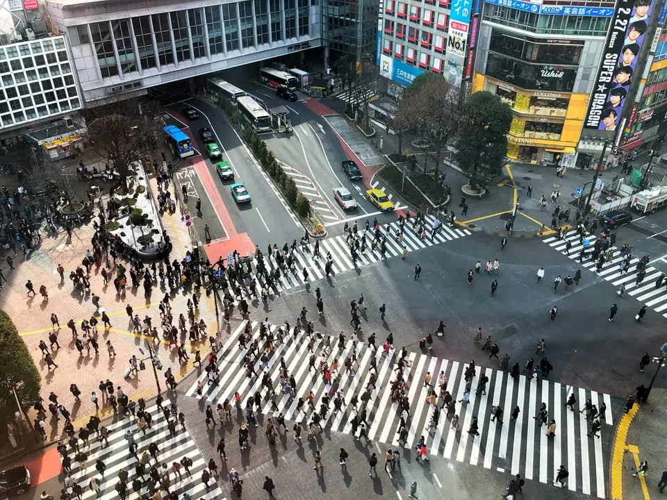 Crowds crossing the Shibuya scramble crossing seen from above